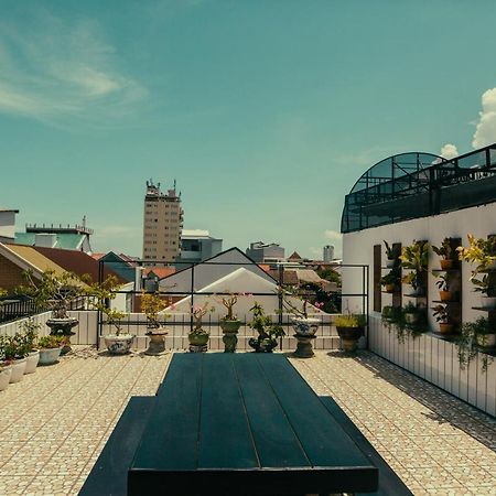 House Of Ly Apartment Hue Exterior photo